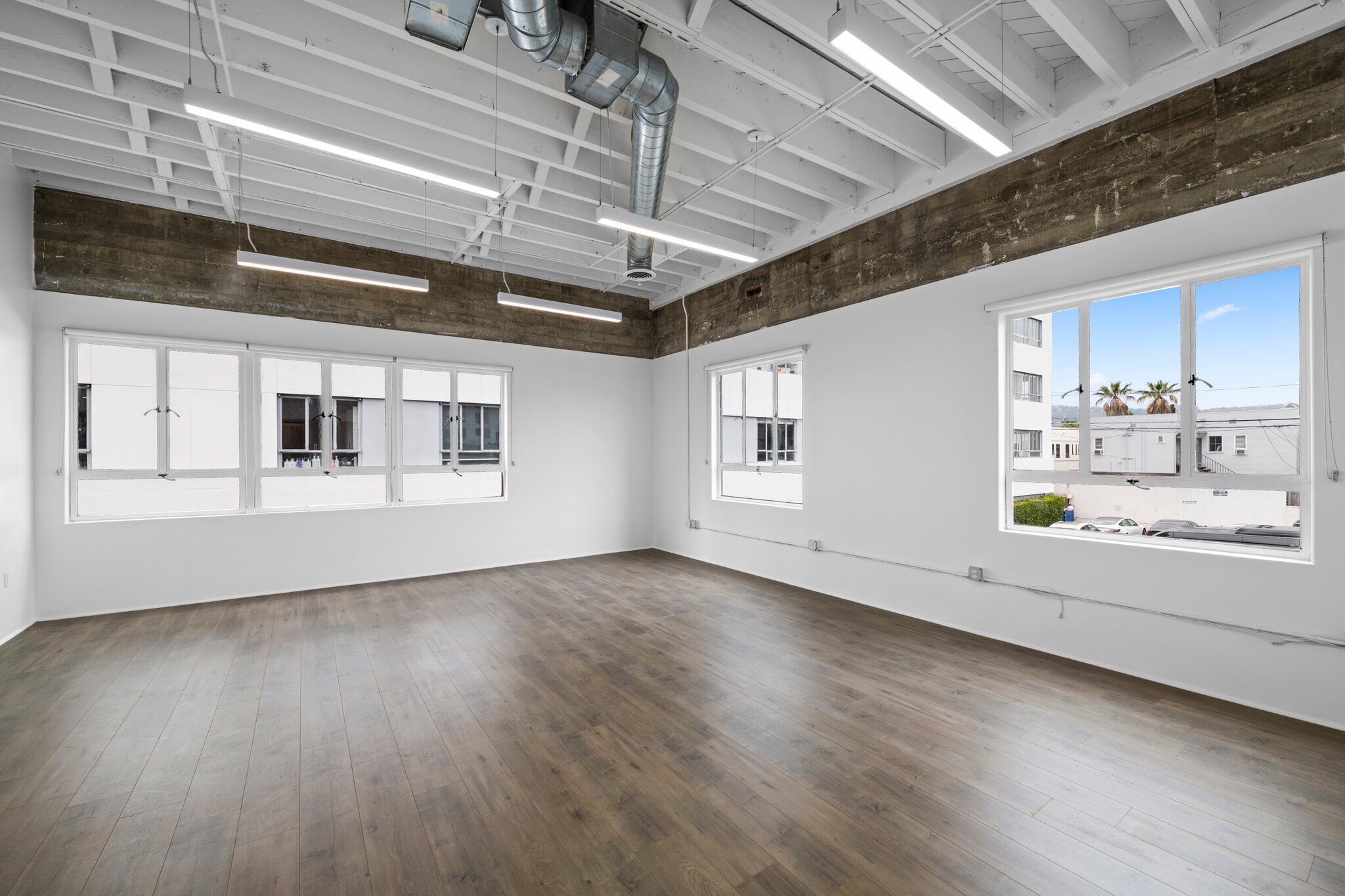 6351-6361 Wilshire Blvd, Los Angeles, CA à louer Photo intérieure– Image 1 sur 2