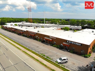 Plus de détails pour 3100-3124 Expressway Dr S, Islandia, NY - Industriel/Logistique à louer