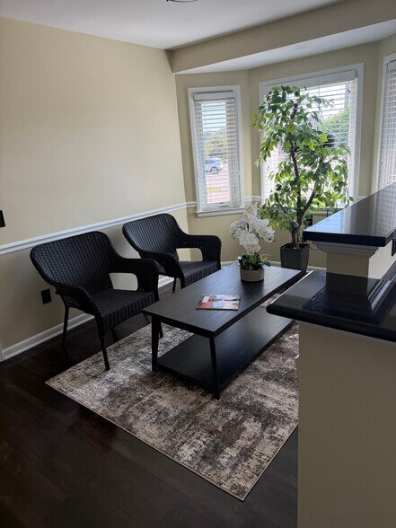 45280 Cass Ave, Utica, MI à louer - Photo de l’immeuble – Image 2 sur 5