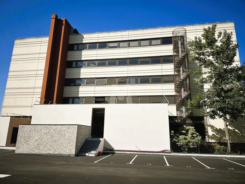 Bureau dans Évry-Courcouronnes à louer - Photo de l’immeuble – Image 3 sur 10