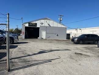 Plus de détails pour 925 Luke St, Irving, TX - Local d’activités à vendre