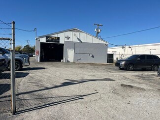 Plus de détails pour 925 Luke St, Irving, TX - Local commercial à vendre