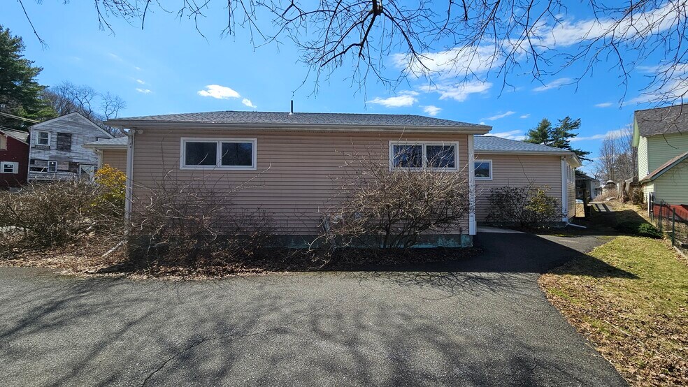 11 Elm St, Philmont, NY à vendre - Photo de l’immeuble – Image 2 sur 16
