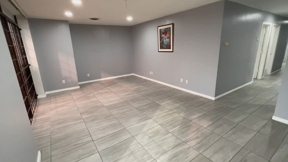 2663-2669 Tarna Dr, Dallas, TX à vendre - Vidéo sur l’annonce professionnelle – Image 3 sur 27