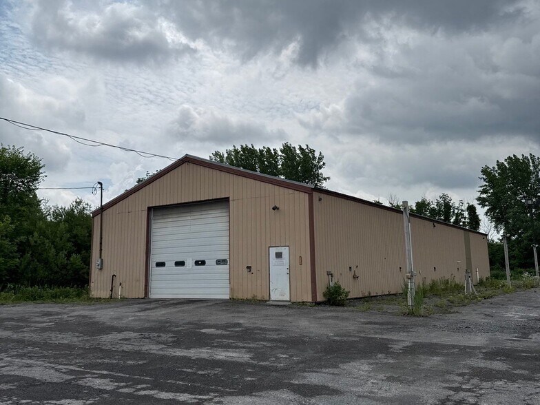 4650 Buckley Rd, Liverpool, NY à louer - Photo de l’immeuble – Image 3 sur 7