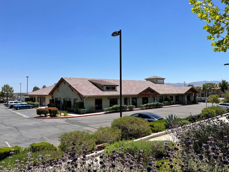 853 Auto Center Dr, Palmdale, CA à louer - Photo de l’immeuble – Image 2 sur 19