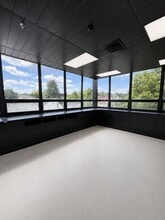 745 Joyce Kilmer Ave, New Brunswick, NJ à louer Photo intérieure– Image 1 sur 5
