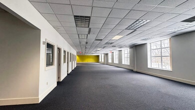 6938 Elm Valley Dr, Kalamazoo, MI à louer Photo de l’immeuble– Image 2 sur 3