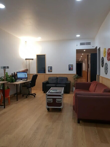 Bureau dans Paris à vendre - Photo de l’immeuble – Image 2 sur 9