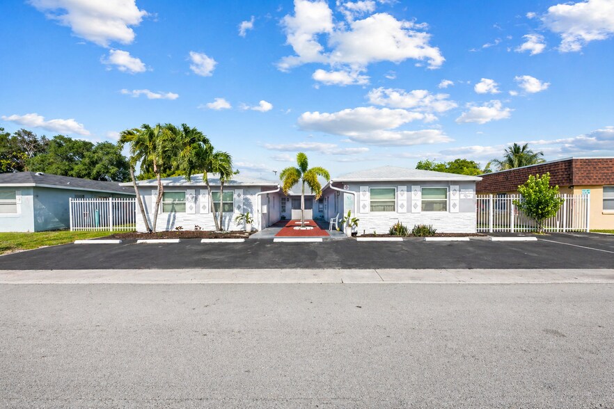 3910 NW 30th Ter, Lauderdale Lakes, FL à vendre - Photo de l’immeuble – Image 1 sur 20