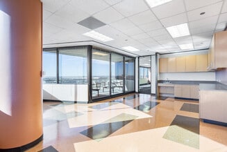 1701 Directors Blvd, Austin, TX à louer Photo intérieure– Image 2 sur 7