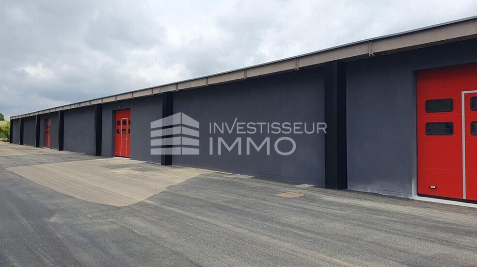 Industriel/Logistique dans Coignieres à vendre - Photo de l’immeuble – Image 1 sur 3