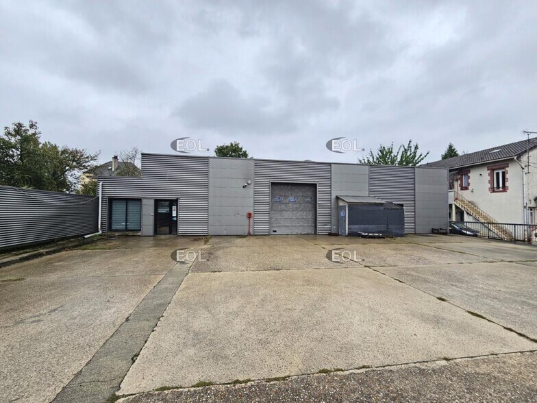Local d'activités dans Villeneuve-Saint-Georges à vendre - Photo de l’immeuble – Image 1 sur 10