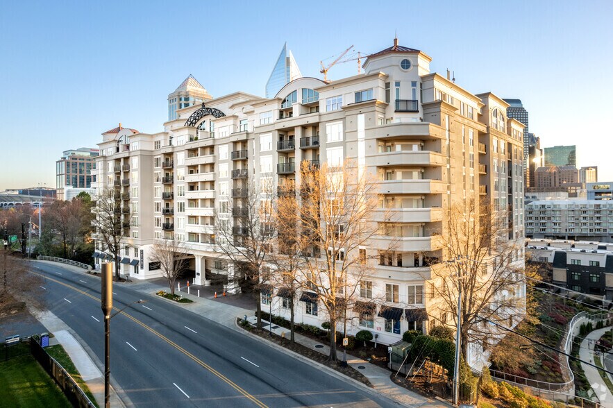 309 E Morehead St, Charlotte, NC à louer - Photo de l’immeuble – Image 2 sur 6