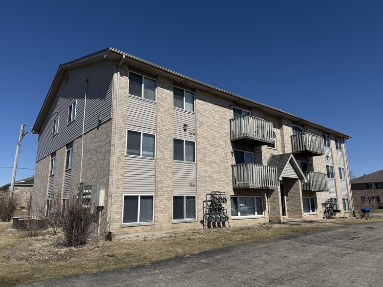 945 Regent Dr, Dekalb, IL à vendre - Photo principale – Image 1 sur 1