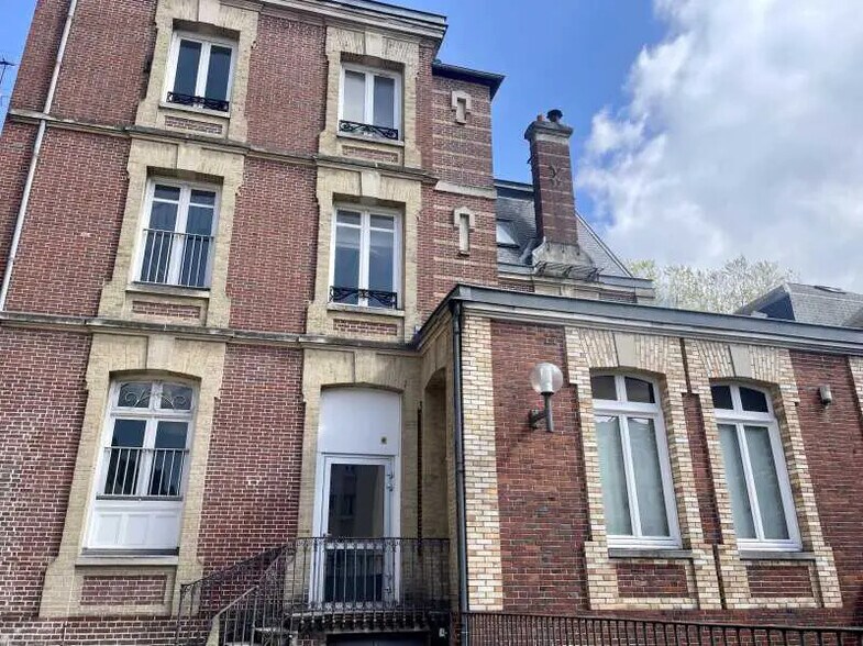 Bureau dans Rouen à louer - Photo de l’immeuble – Image 1 sur 7