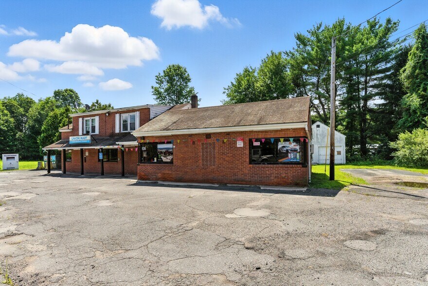 362 E State St, Granby, MA à louer - Photo de l’immeuble – Image 2 sur 12