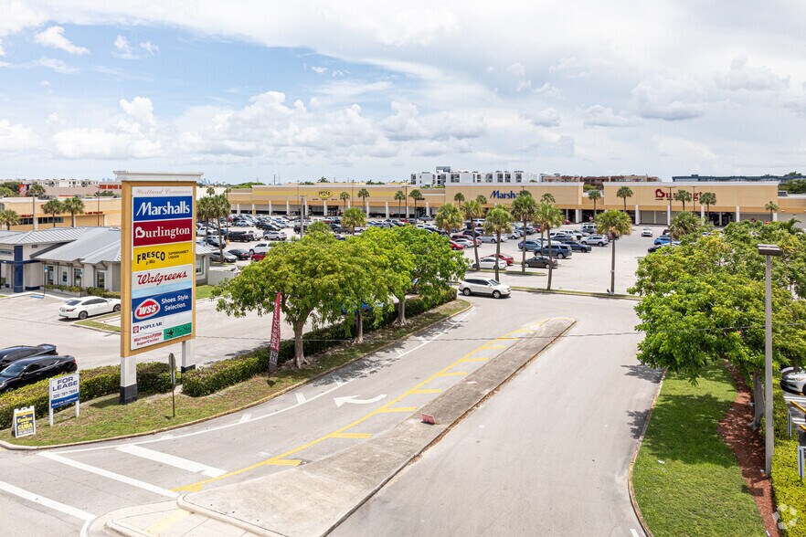 1630-1738 W 49th St, Hialeah, FL à louer - Photo de l’immeuble – Image 3 sur 15