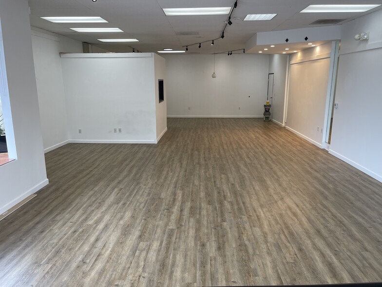 127 N Main Ave, Fallbrook, CA à louer - Photo de l’immeuble – Image 2 sur 19