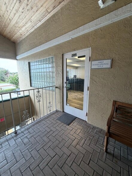 201 SW Port St Lucie Blvd, Port Saint Lucie, FL à louer - Photo de l’immeuble – Image 2 sur 11