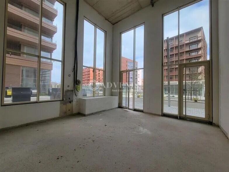 Local commercial dans Saint-Ouen-sur-Seine à louer - Photo de l’immeuble – Image 3 sur 9