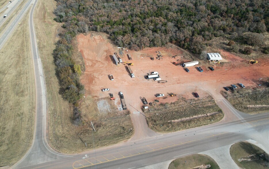 902 E Seward Rd, Guthrie, OK à louer - Photo de l’immeuble – Image 2 sur 3