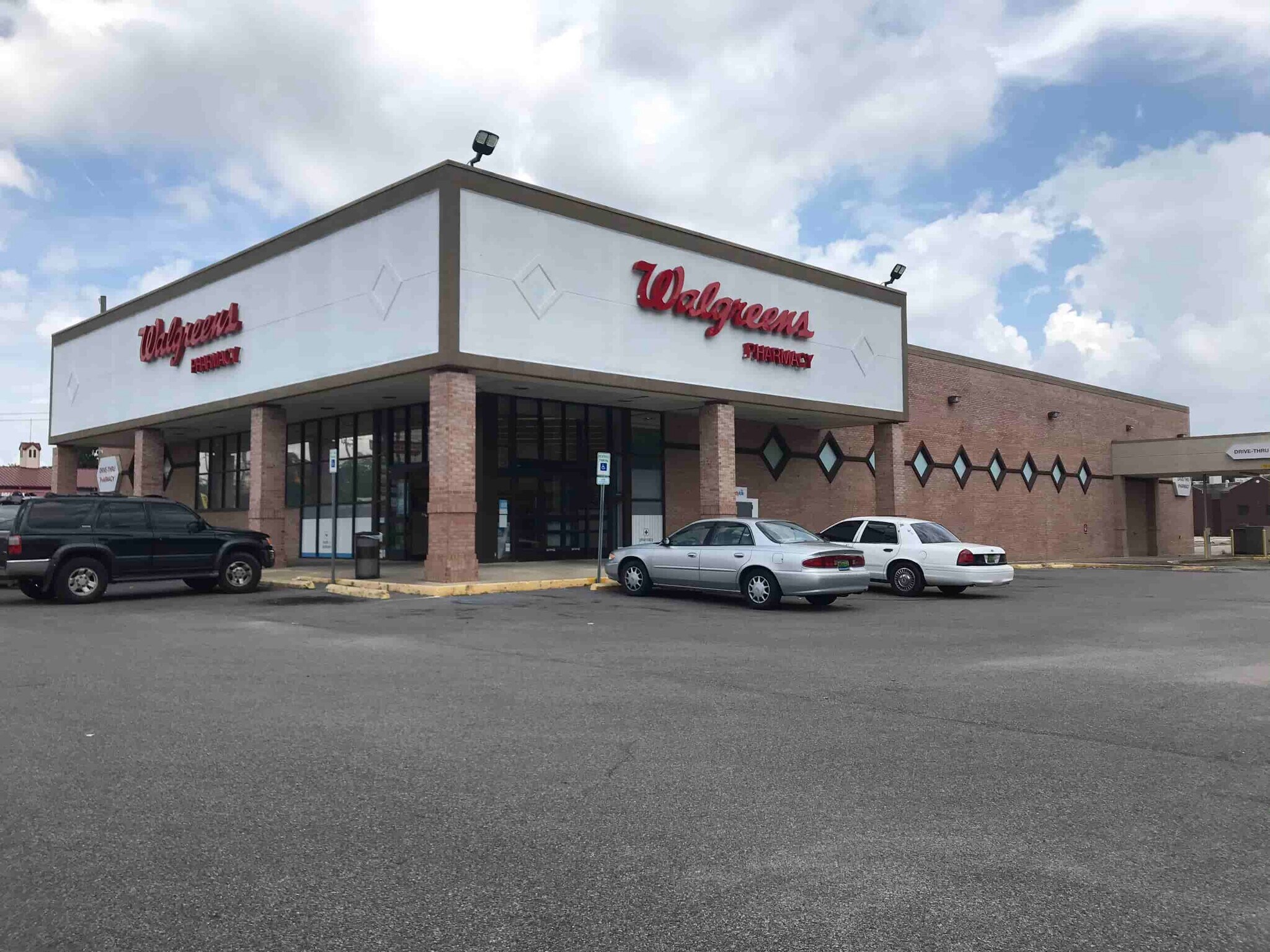 10 W Fairview Ave, Montgomery, AL à louer Photo principale– Image 1 sur 9