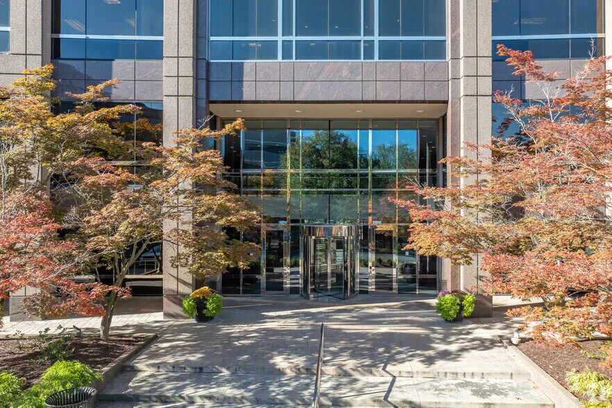 6100 Oak Tree Blvd, Independence, OH à louer - Photo de l’immeuble – Image 3 sur 6