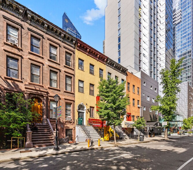 317 W 46th St, New York, NY à vendre - Photo de l’immeuble – Image 3 sur 8