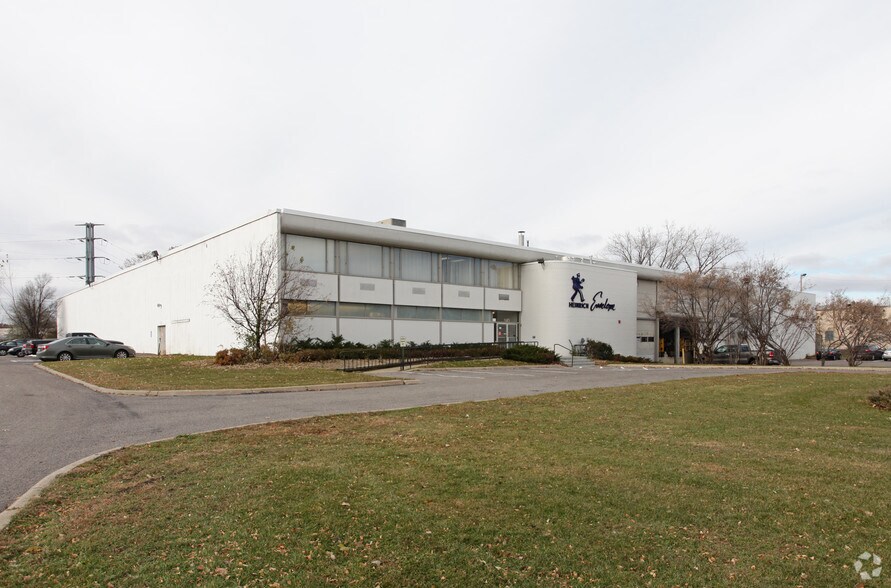 925 N Zane Ave, Golden Valley, MN à vendre - Photo principale – Image 1 sur 11
