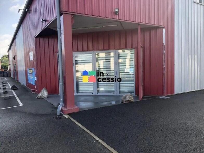 Local d’activités dans Ruaudin à louer - Photo de l’immeuble – Image 2 sur 8