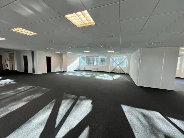 Bureau dans Valbonne à louer - Photo de l’immeuble – Image 3 sur 7