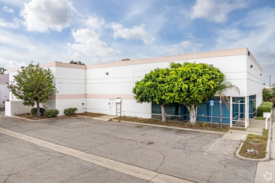 14506 Arrow Hwy, Baldwin Park, CA à louer - Photo de l’immeuble – Image 2 sur 8
