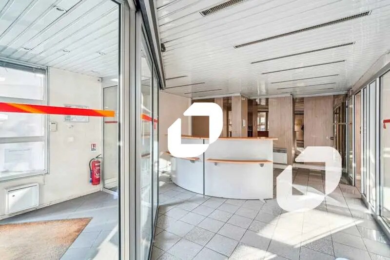 Bureau dans Ivry-sur-Seine à vendre - Photo de l’immeuble – Image 3 sur 12