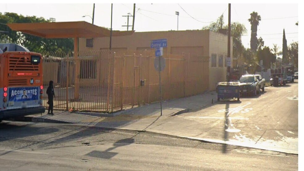 6326 S Central Ave, Los Angeles, CA à louer - Photo de l’immeuble – Image 2 sur 4