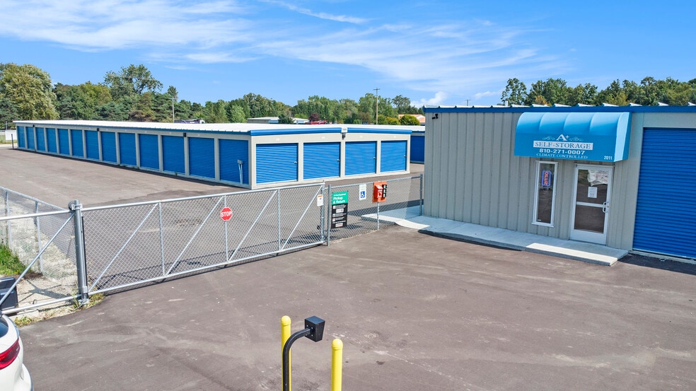 2011 S Sheridan Rd, Lennon, MI à vendre - Photo principale – Image 1 sur 16