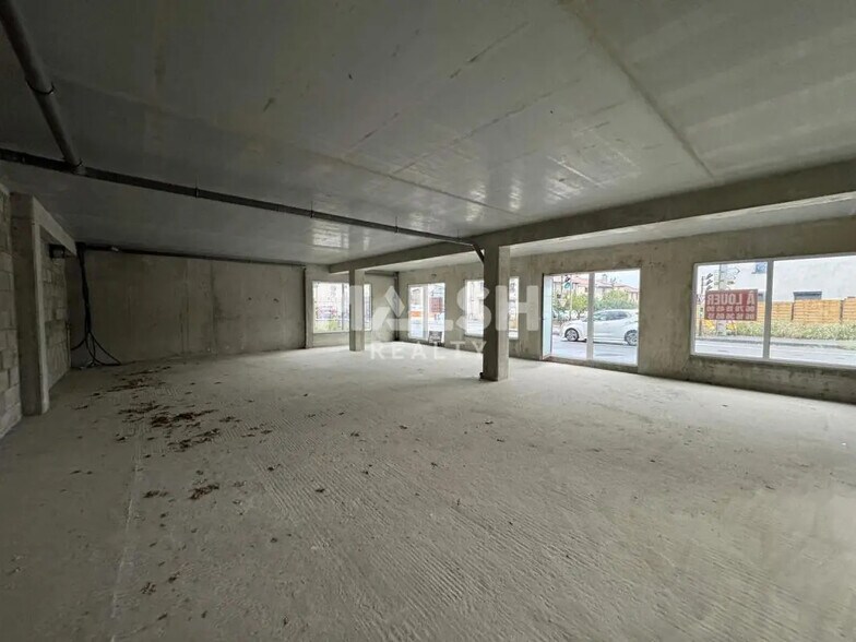 Bureau dans Saint-Just-Saint-Rambert à louer - Photo de l’immeuble – Image 2 sur 3