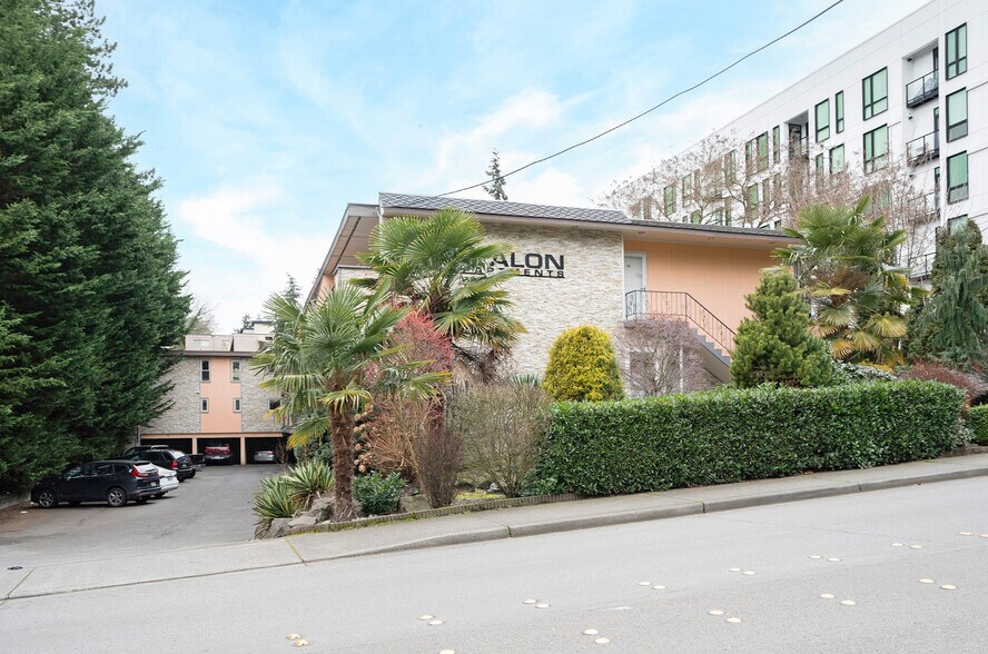 125-129 108th Ave SE, Bellevue, WA à vendre - Photo de l’immeuble – Image 2 sur 5