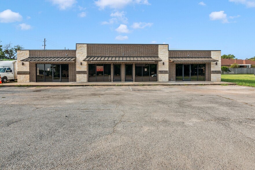 3300 W Park Row, Arlington, TX à louer - Photo de l’immeuble – Image 1 sur 5