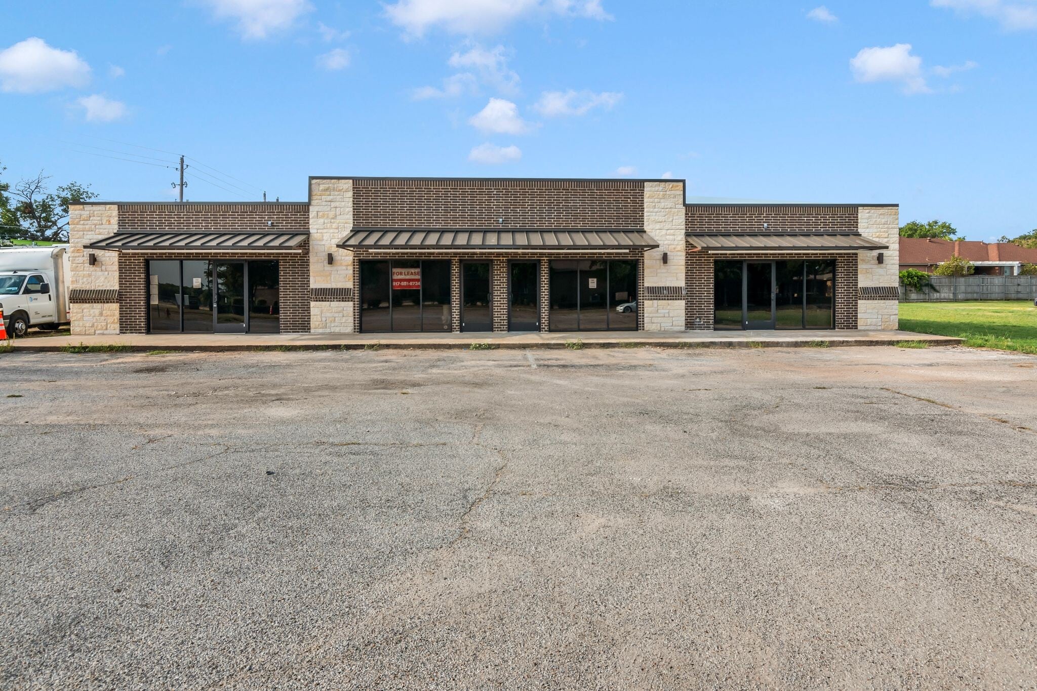 3300 W Park Row, Arlington, TX à louer Photo de l’immeuble– Image 1 sur 6