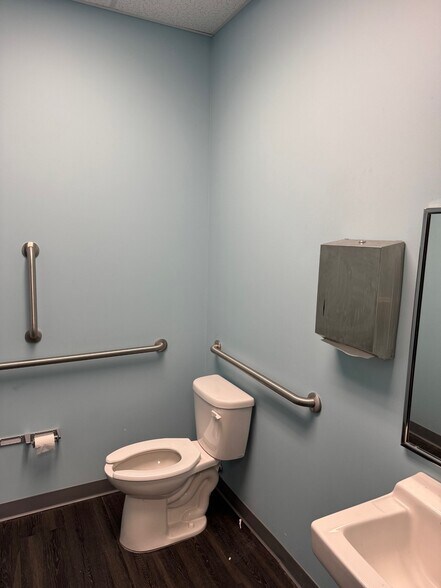 6661 Dixie Hwy, Louisville, KY à louer - Photo de l’immeuble – Image 3 sur 5