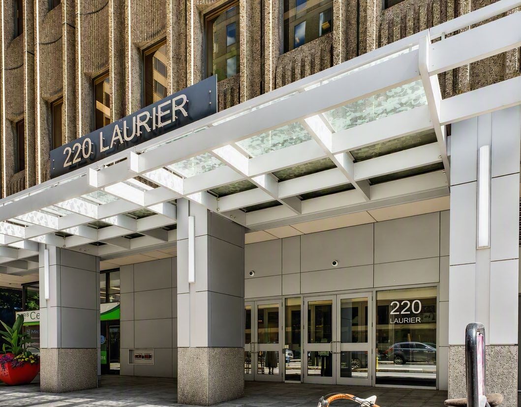 220 Laurier Av W, Ottawa, ON à louer Photo de l’immeuble– Image 1 sur 6