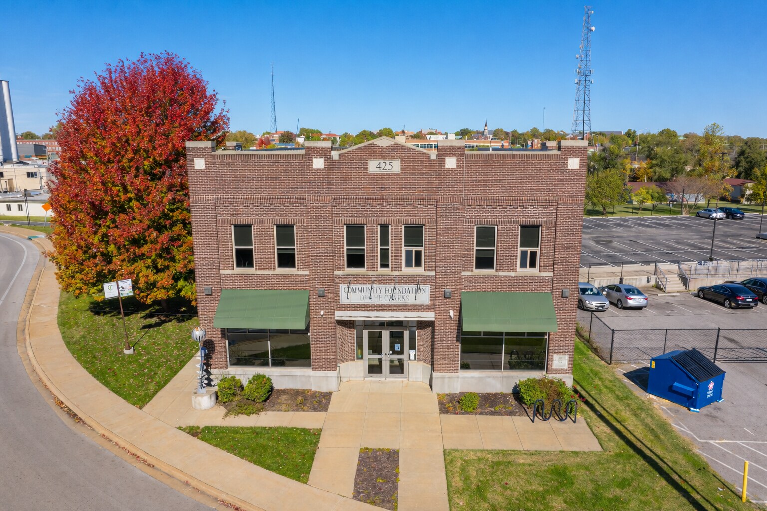 425 E Trafficway St, Springfield, MO à vendre Photo de l’immeuble– Image 1 sur 13