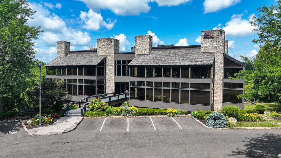 6099 Riverside Dr, Dublin, OH à louer - Photo de l’immeuble – Image 2 sur 38