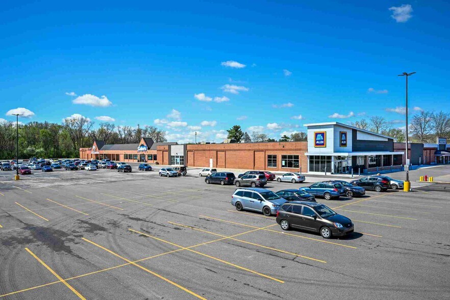W Market St, Akron, OH à louer - Photo de l’immeuble – Image 2 sur 13