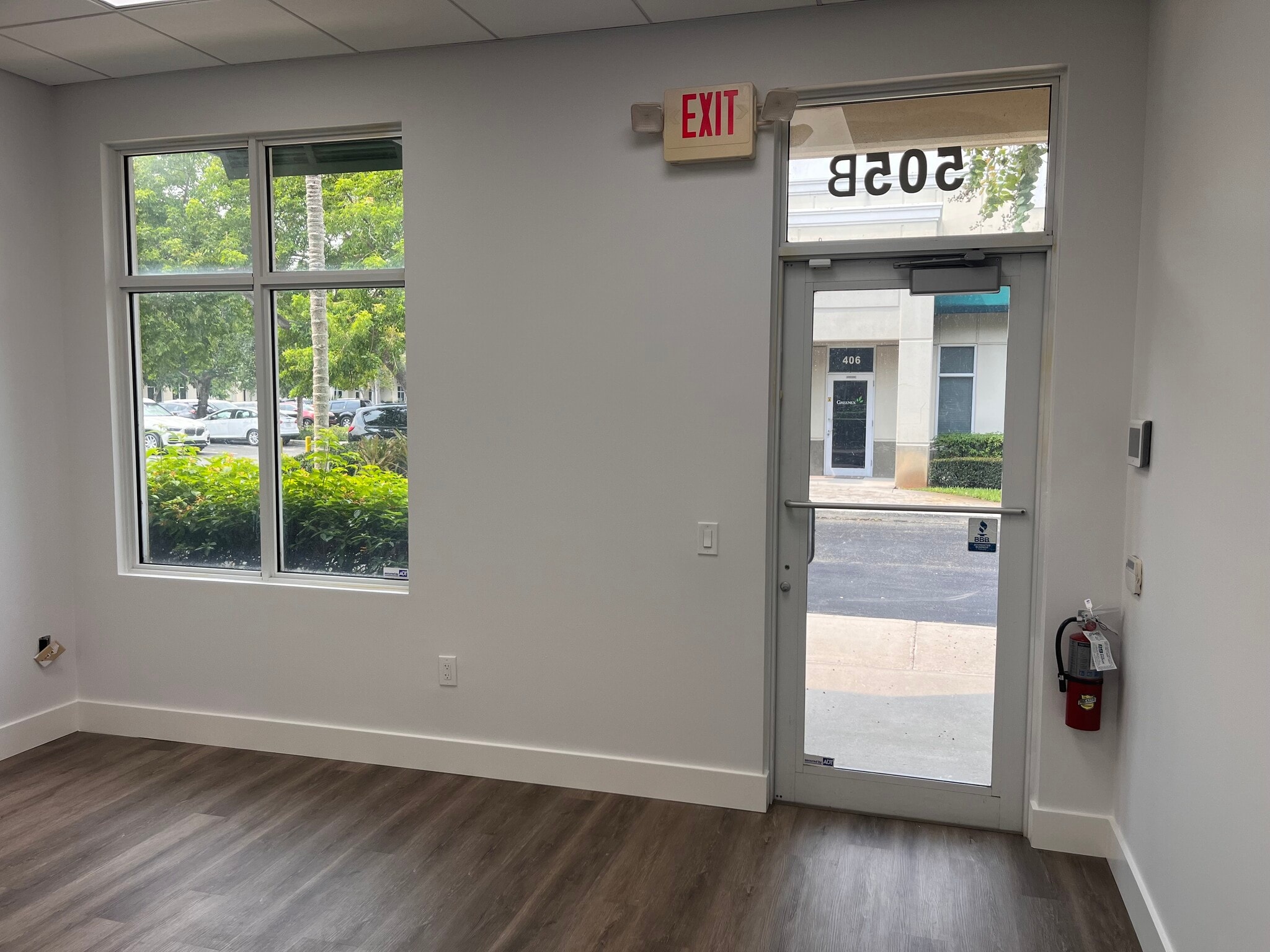 5481 Wiles Rd, Coconut Creek, FL à louer Photo intérieure– Image 1 sur 5