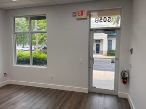 5481 Wiles Rd, Coconut Creek, FL à louer Photo intérieure– Image 1 sur 5