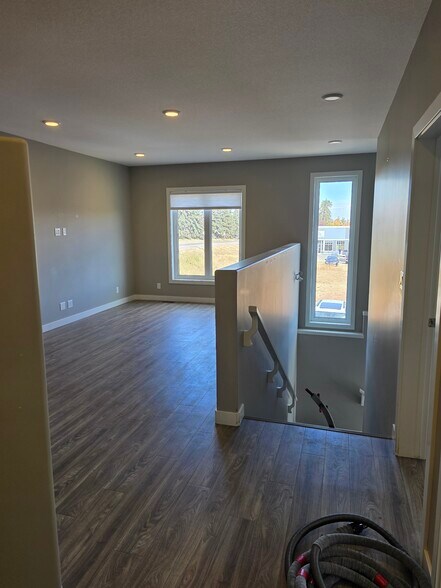 110 Pelican Pl, Sylvan Lake, AB à louer - Photo de l’immeuble – Image 3 sur 26
