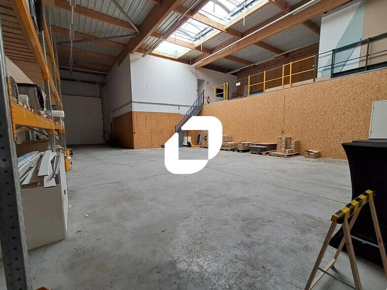 Bureau dans Wambrechies à louer - Photo de l’immeuble – Image 1 sur 8