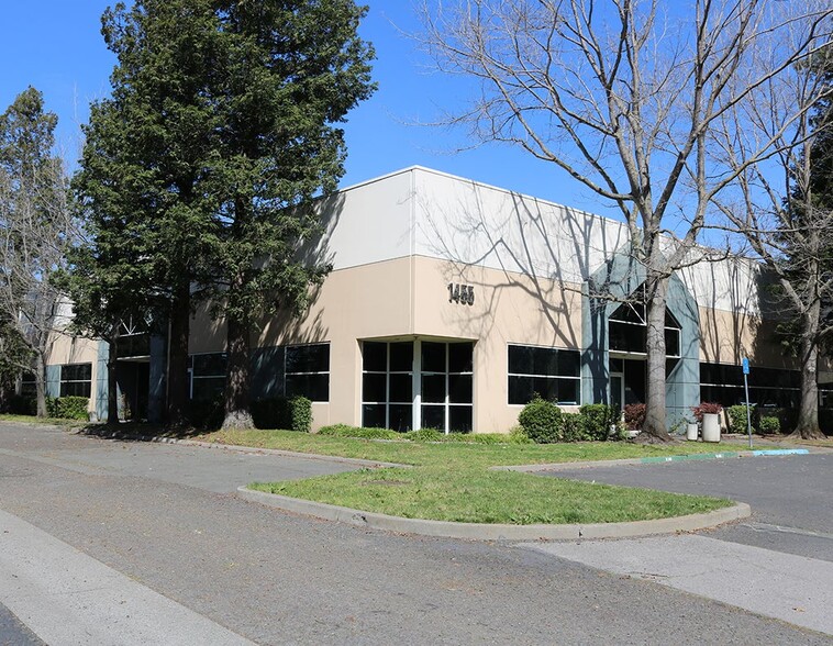 1455 N McDowell Blvd, Petaluma, CA à louer - Photo de l’immeuble – Image 1 sur 6